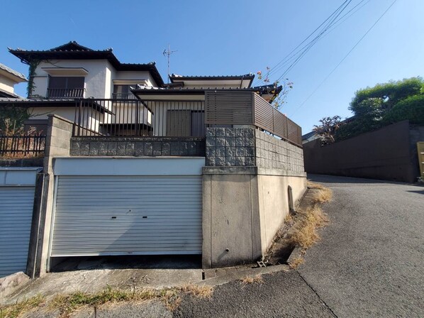 深草大亀谷万帖敷町戸建の物件外観写真